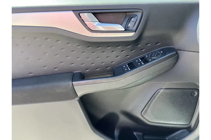 $9900 : 2020 Escape SE image 9