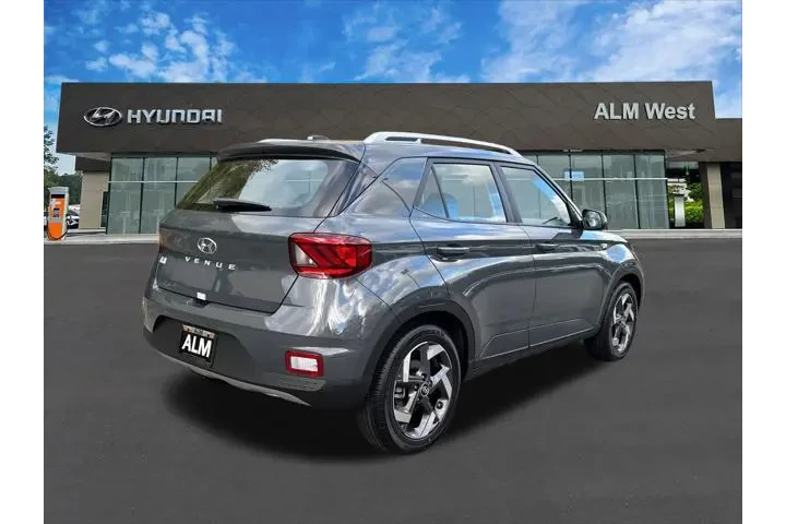 $24611 : Hyundai VENUE 2026 SEL 4dr C image 6