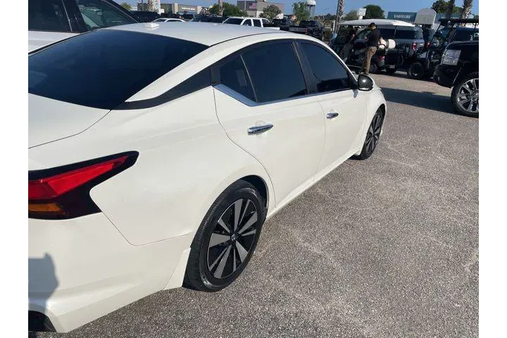 $17148 : Nissan Altima 2021 2.5 SV 4d image 5