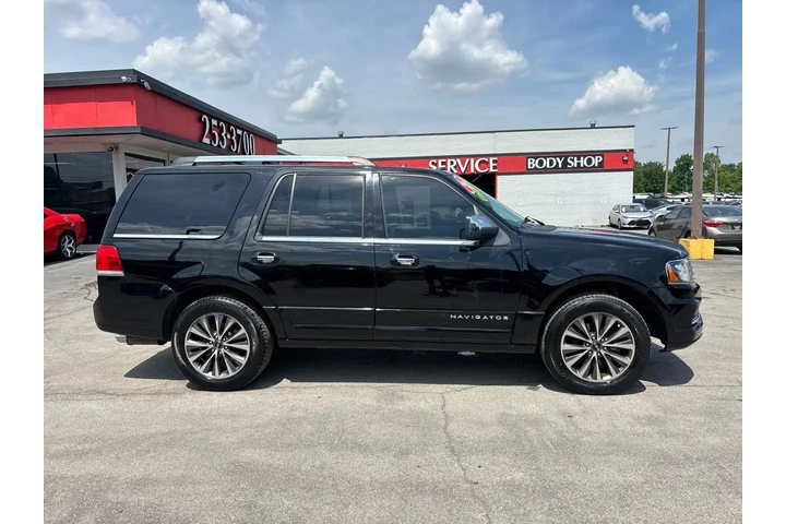 2016 Navigator 4WD 4dr Select image 1