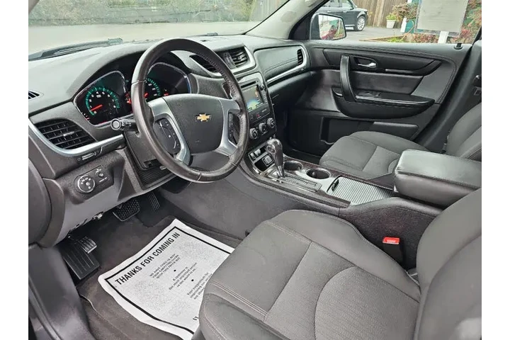$13995 : 2017 Traverse LT image 9