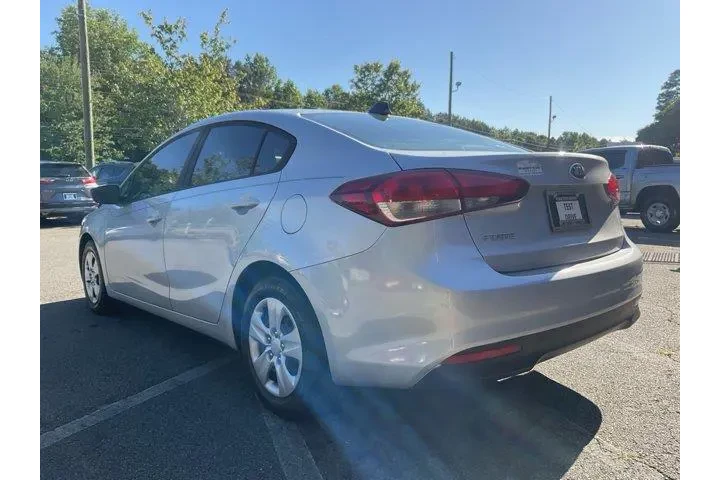 $10185 : Kia Forte 2017 LX 4dr Sedan image 7