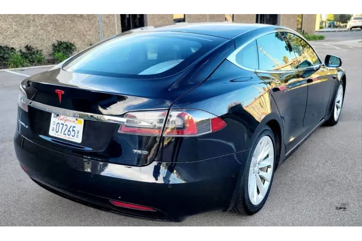 $29950 : 2018 Model S 75D image 9
