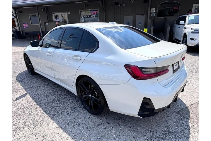 2023 BMW 330i 330i MSPORT image 5