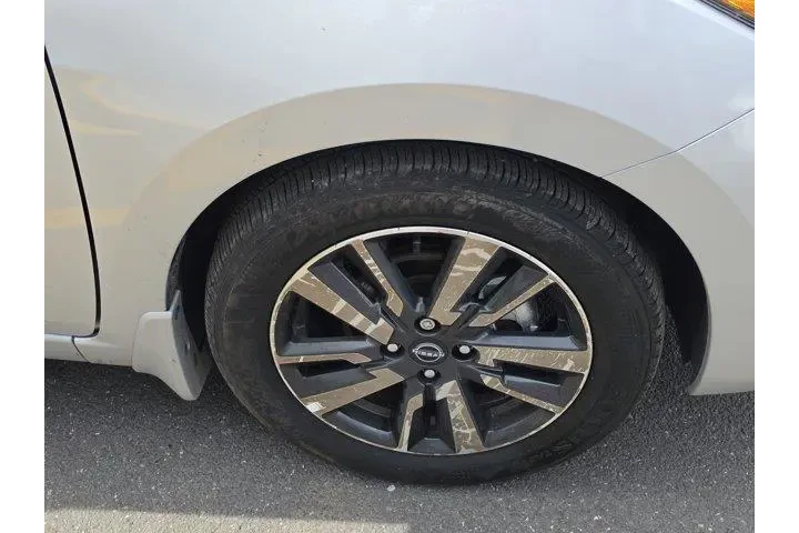 $16555 : Nissan Versa 2025 SV 4dr Sed image 10