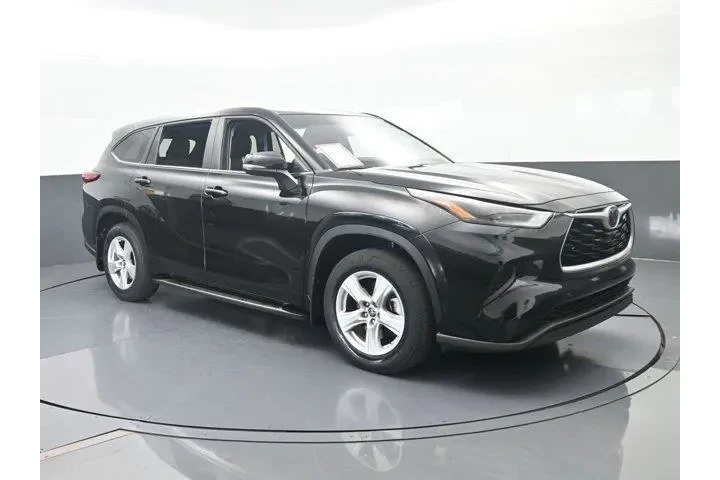 $30991 : Toyota Highlander 2023 L 4dr image 8