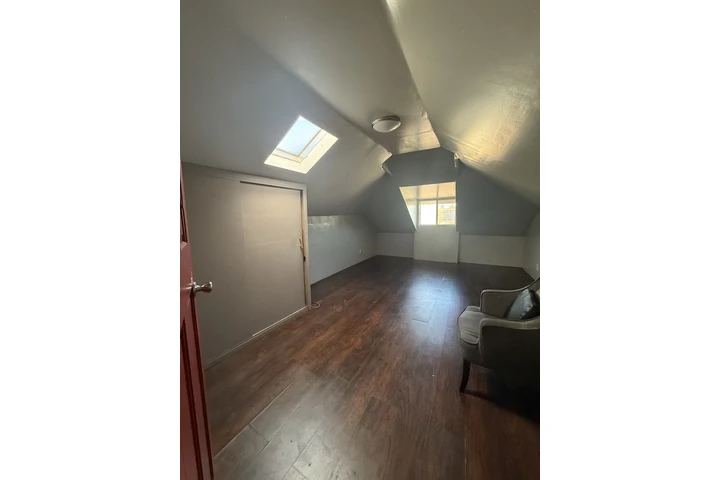 $850 : Cuarto amplio en Los Angeles image 1