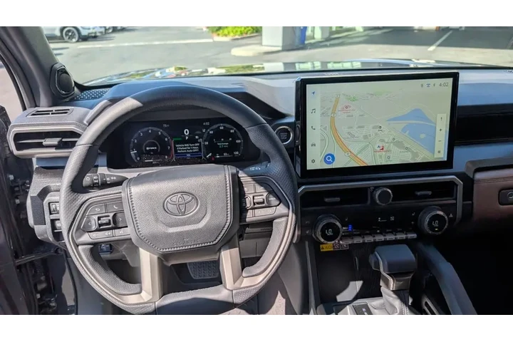 $61899 : Gold Certified2025 4Runner Li image 5