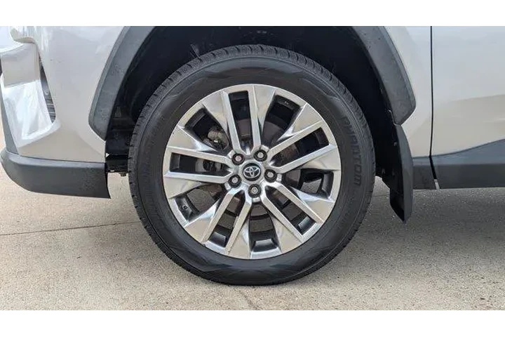 $18000 : Toyota RAV4 2019 XLE Premium image 10