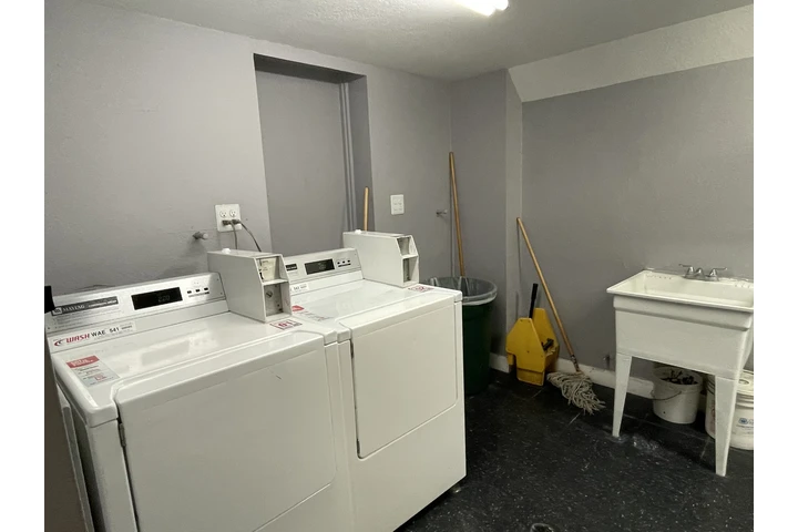 $1395 : Remodeled Studios in Koreatown image 4