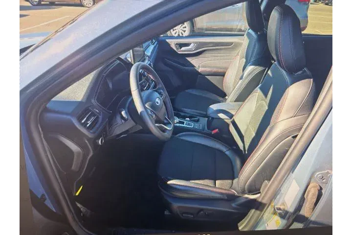 $27894 : Ford Escape 2025 ST-Line 4dr image 10