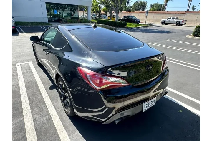 2016 Genesis Coupe 3.8 8AT image 4