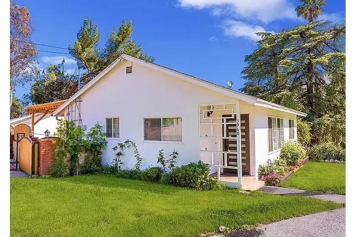 $1720 : COMPLETELY REMODELED! image 1