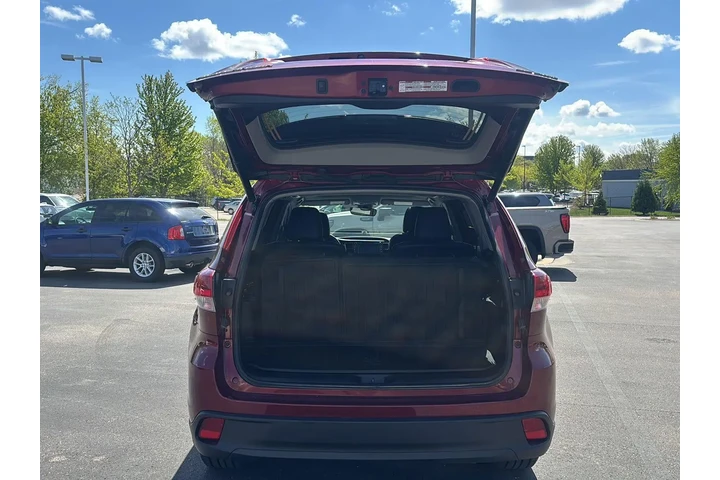 $21281 : 2019 Highlander SE image 6