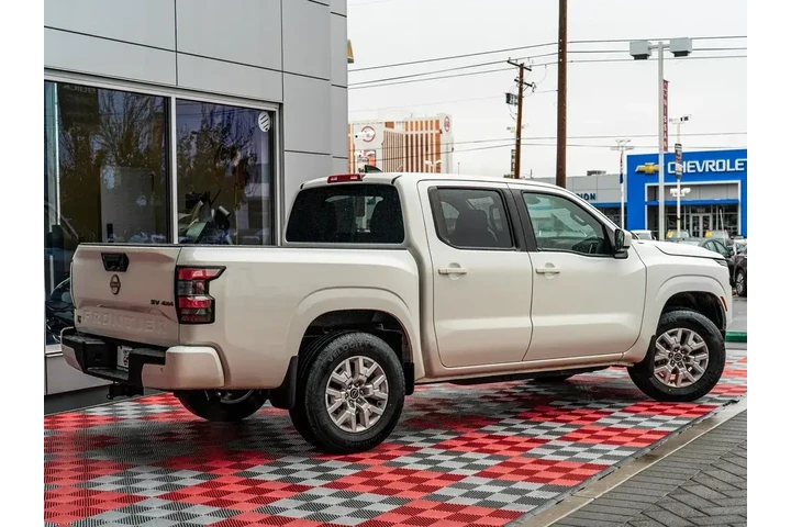 $25788 : Nissan Frontier 2022 4x4 SV image 2