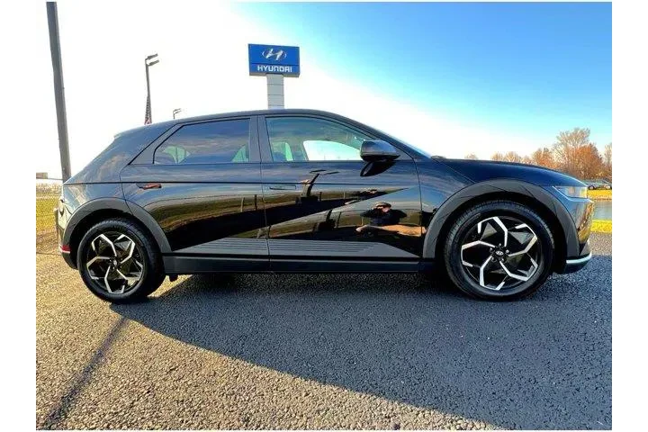 $25097 : Hyundai IONIQ 5 2023 AWD SE image 2