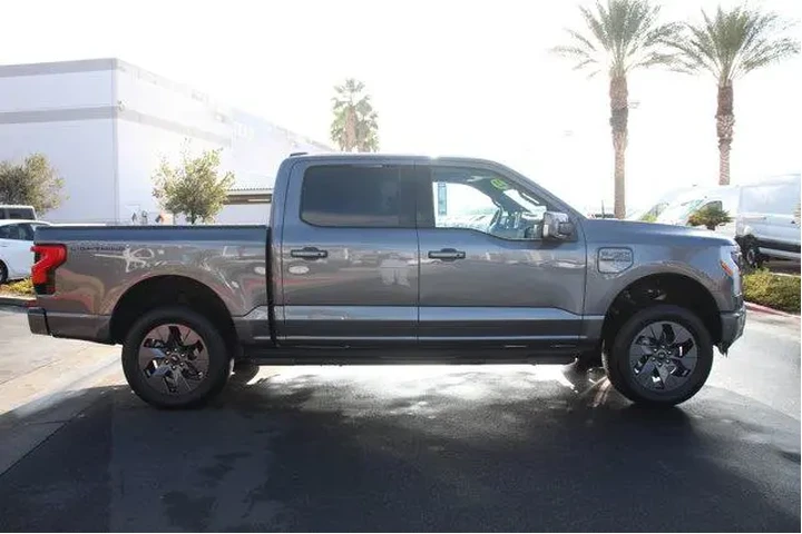 $38751 : Ford F-150 Lightning 2023 AW image 10
