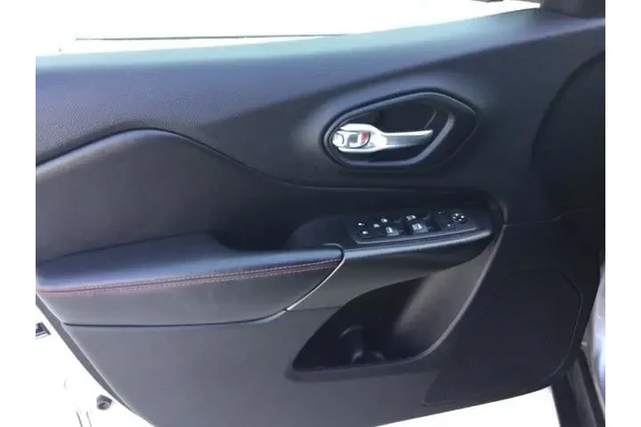 $14920 : Jeep Cherokee 2020 4x4 Trail image 6