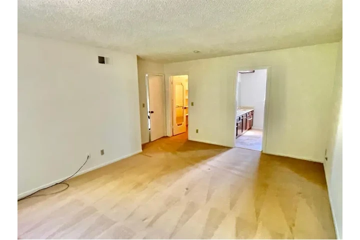 $2580 : 3bed and 2bath Korean town LA image 4