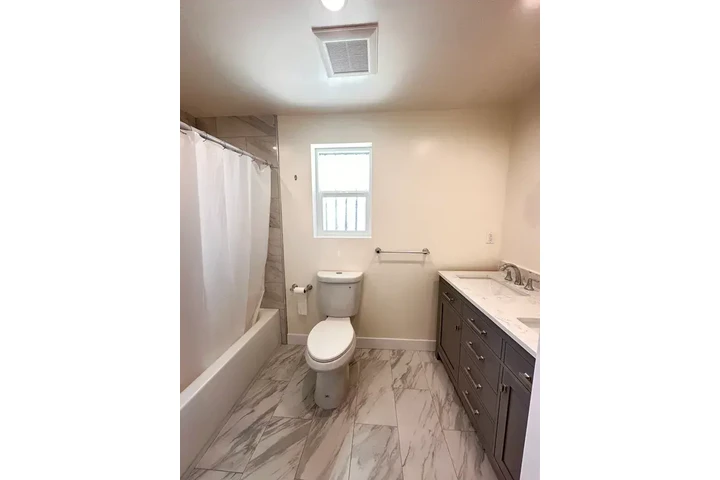 $1600 : Huntington Park - 3 Bed / 1.5 image 6