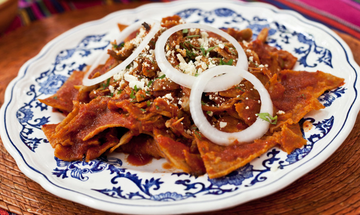 Chilaquiles rojos preparados en una air fryer