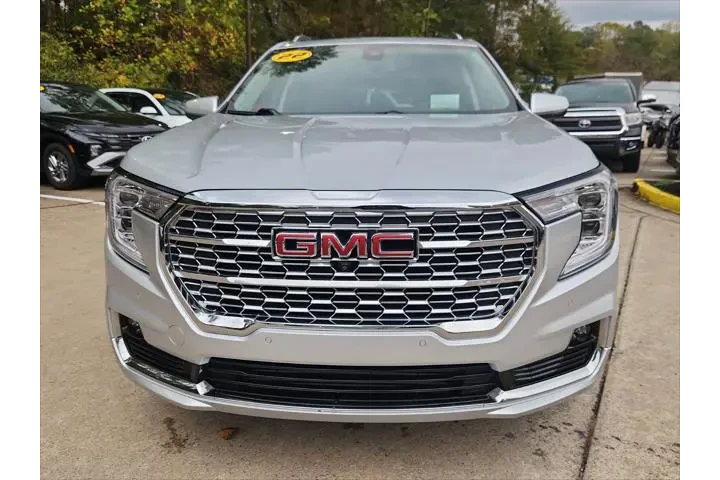 $28403 : GMC Terrain 2022 AWD Denali image 5