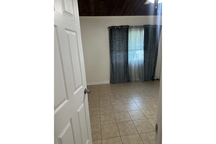 $750 : Recamara en renta image 3