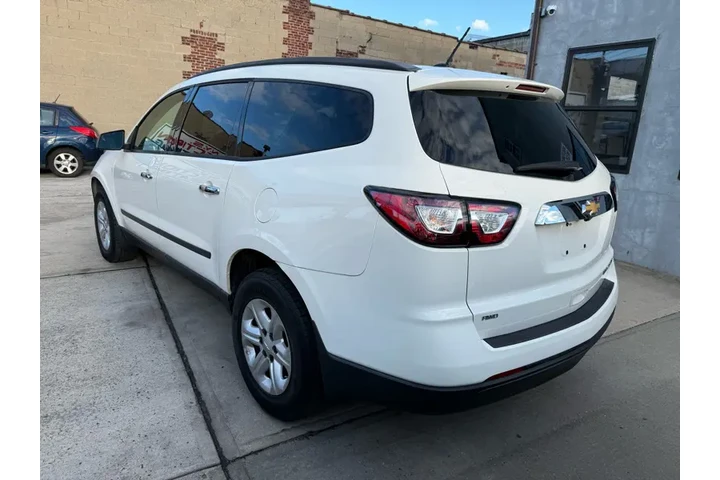 $8495 : 2013 Traverse LS AWD w/PDC image 4