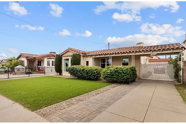 $2000 : 1,199 sq ft of living space. image 1