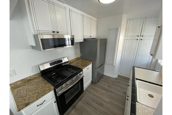 $800 : Nice Home...Chula Vista, CA image 5