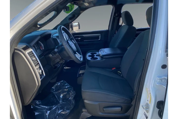 $33943 : Ram 1500 Classic 2024 image 9