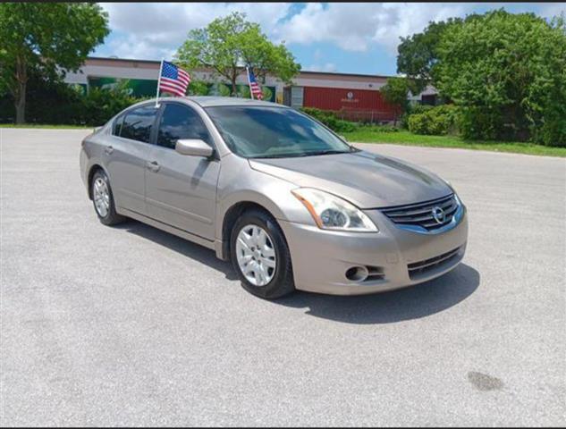 $3900 : Nissan altima 2012 image 3