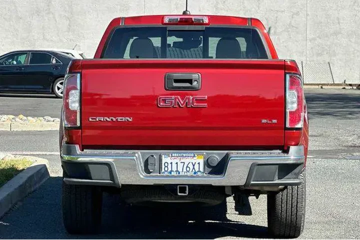 $20692 : GMC Canyon 2016 4x2 SLE 4dr image 8