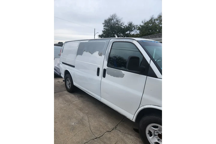 $3500 : 2008 Chevy express image 1