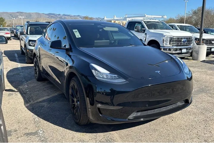 $28117 : Tesla Model Y 2022 AWD Long image 1