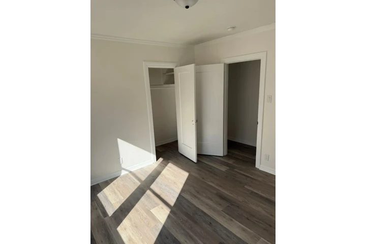 $1985 : 2 Bedroom Apt in Koreatown image 7