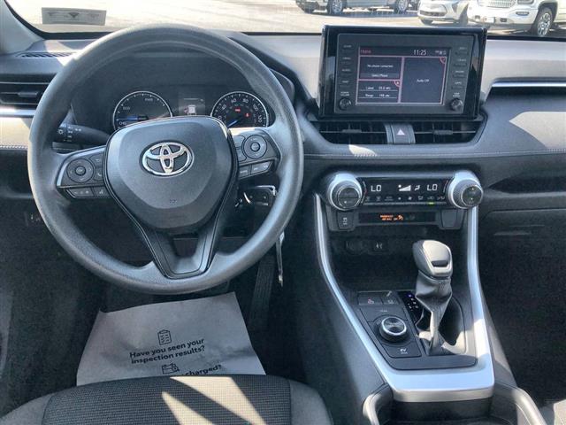 $21300 : PRE-OWNED 2019 TOYOTA RAV4 HY image 10