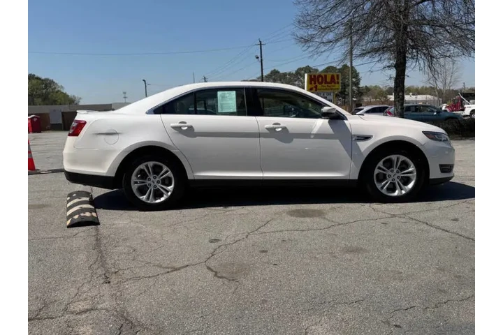 2017 Taurus SEL image 8