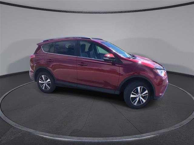 $19500 : PRE-OWNED 2018 TOYOTA RAV4 XLE image 2
