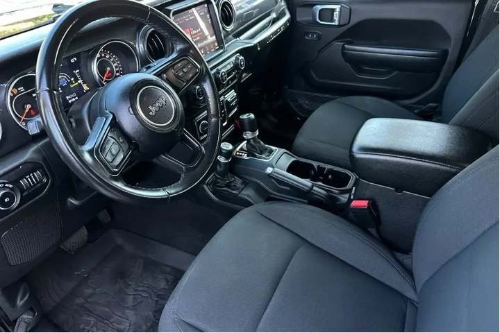 $29900 : Jeep Wrangler Unlimited 2021 image 9