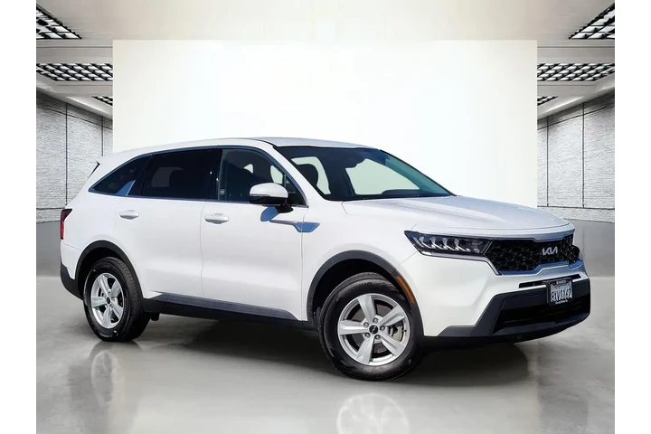 $19788 : Kia Sorento 2022 LX 4dr SUV image 2