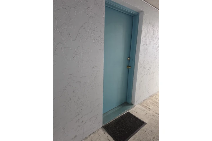 $800 : SE RENTA CUARTO A MUJER SOLA. image 2