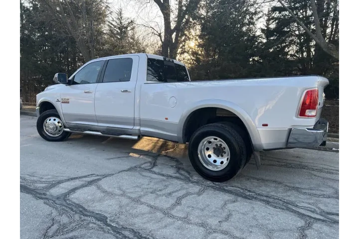 $31997 : 2015 RAM 3500 Laramie image 8