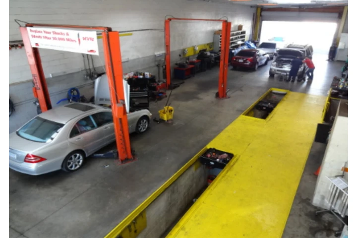 Lube & Light Auto Repair Shop image 2