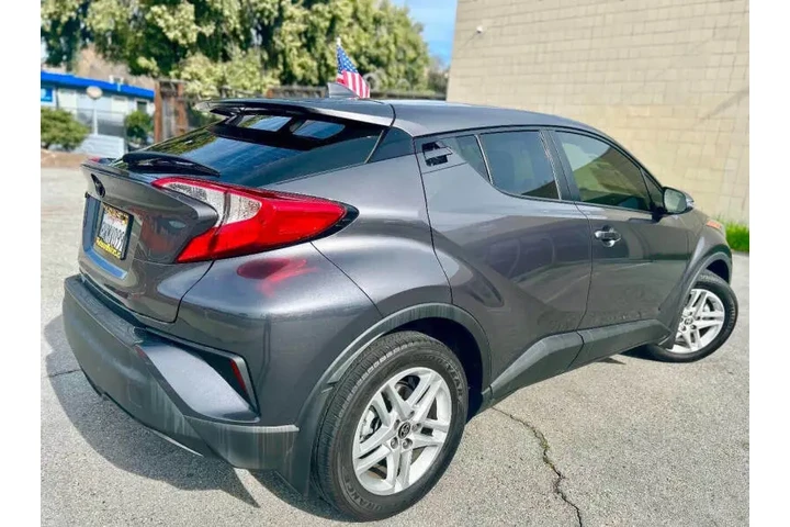 $20995 : 2021 C-HR XLE image 8