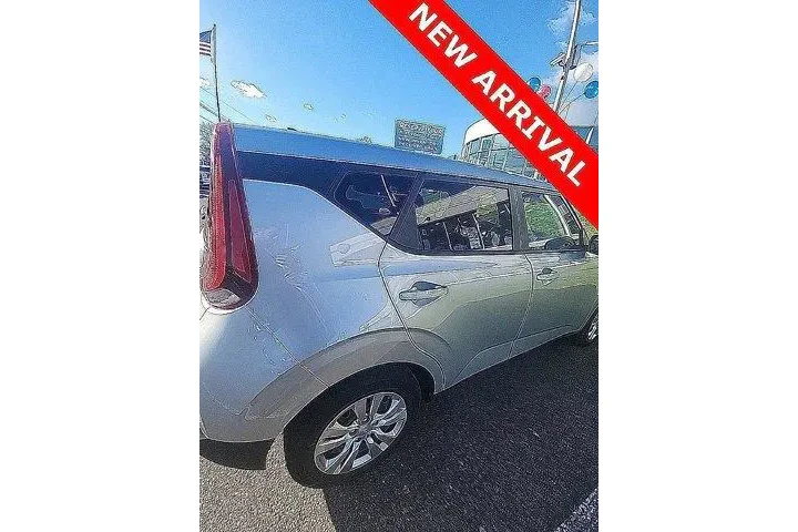 $13998 : Kia Soul 2020 S 4dr Crossove image 8