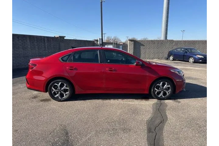 $13982 : Kia Forte 2021 LXS 4dr Sedan image 8