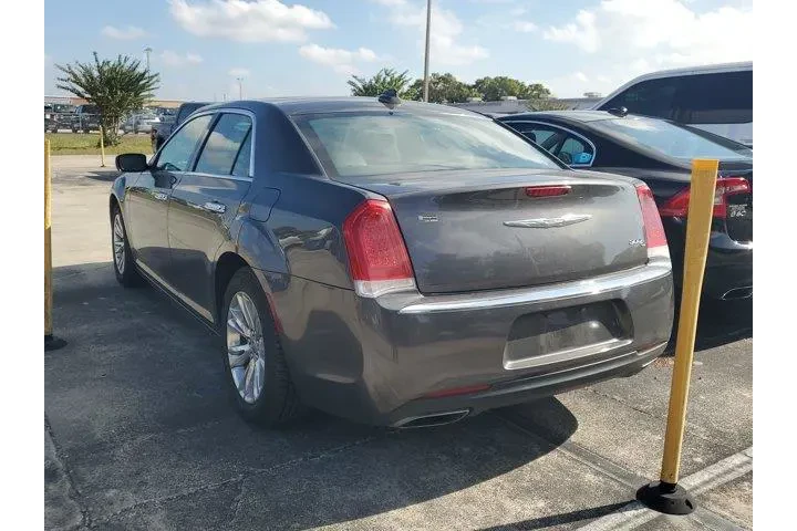 $11975 : Chrysler 300 2016 C 4dr Seda image 4