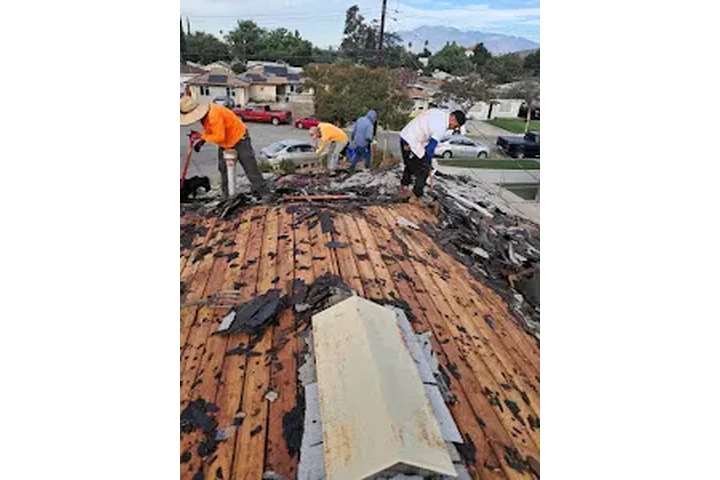 Lawson Roofing: Techos Seguros image 3