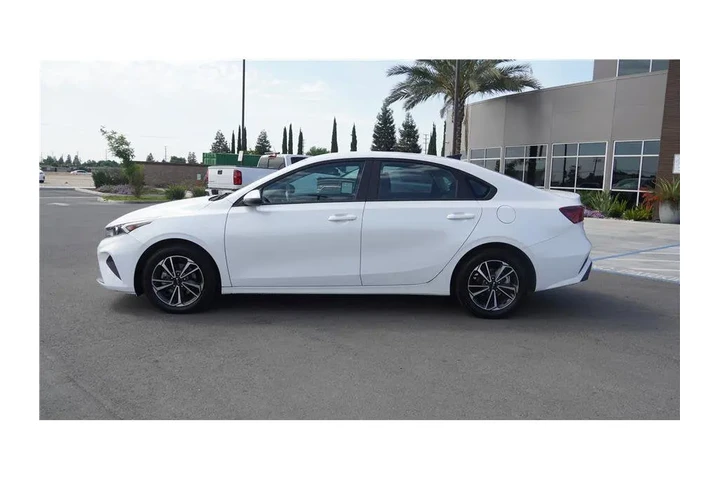 $17484 : 2023 Forte LXS image 9